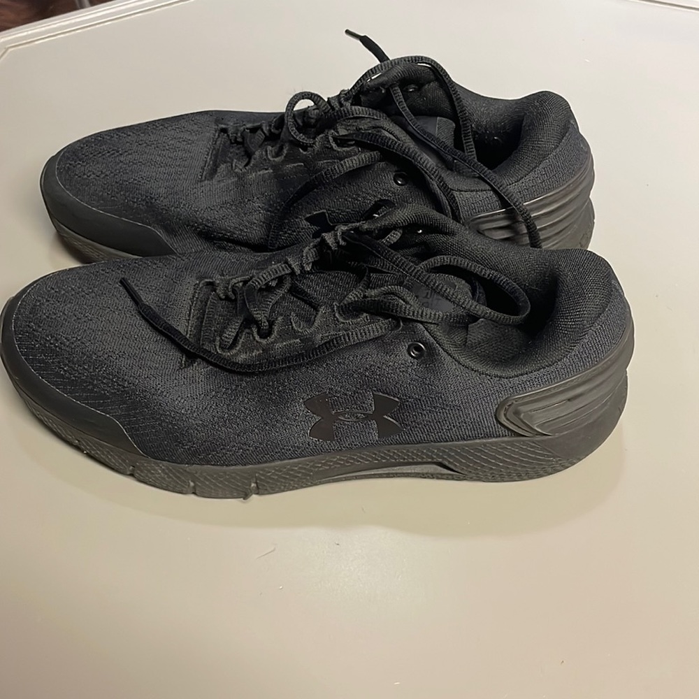Men’s Underarmour sneakers
